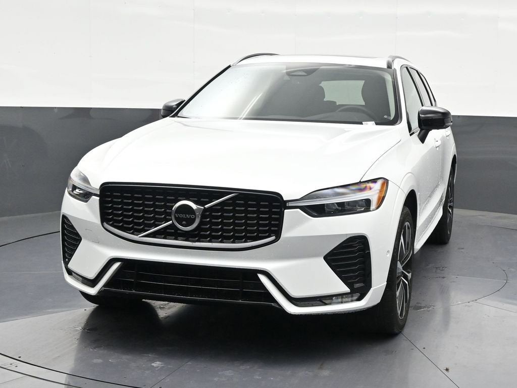 2023 Volvo XC60 Plus Dark Theme