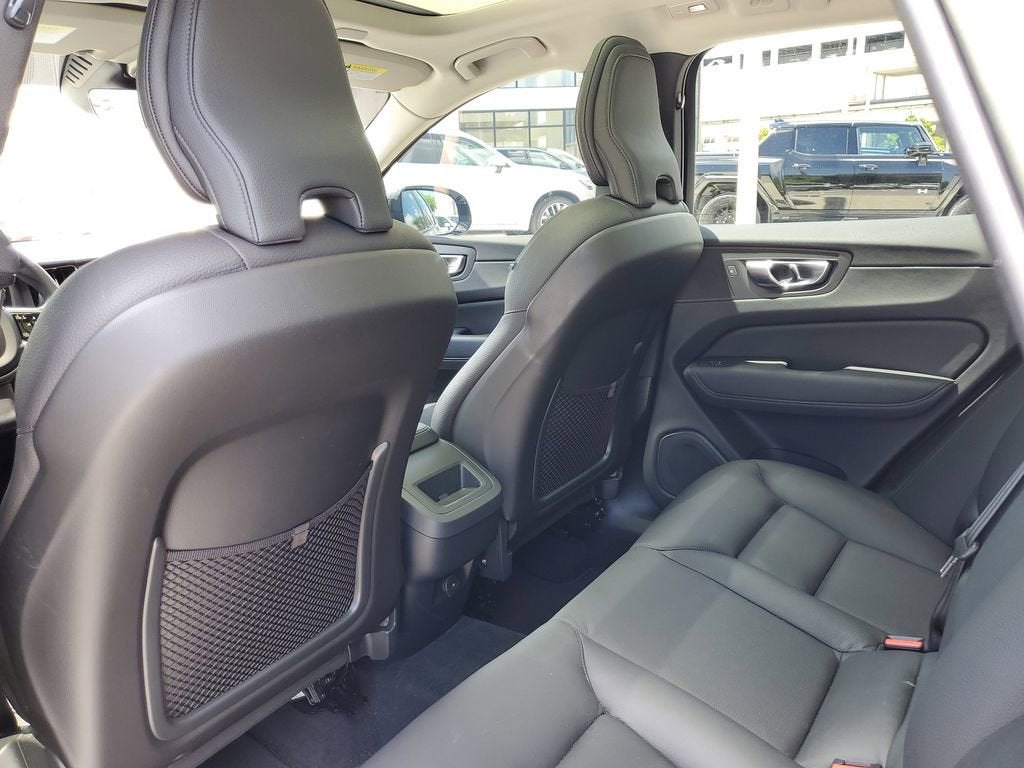 2023 Volvo XC60 Plus Dark Theme