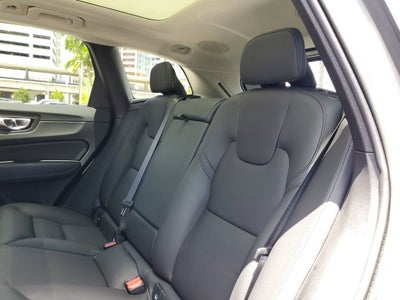 2023 Volvo XC60 Plus Dark Theme