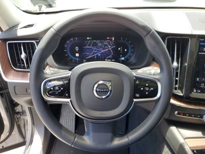 2023 Volvo XC60 Plus Dark Theme