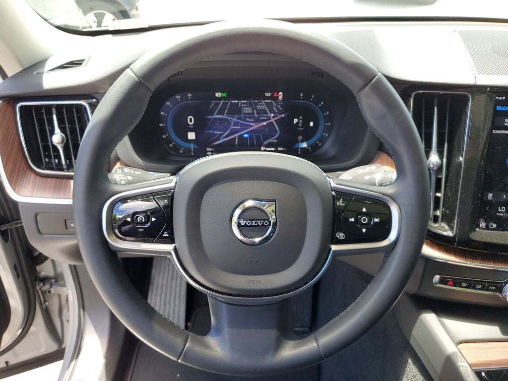 2023 Volvo XC60 Plus Dark Theme
