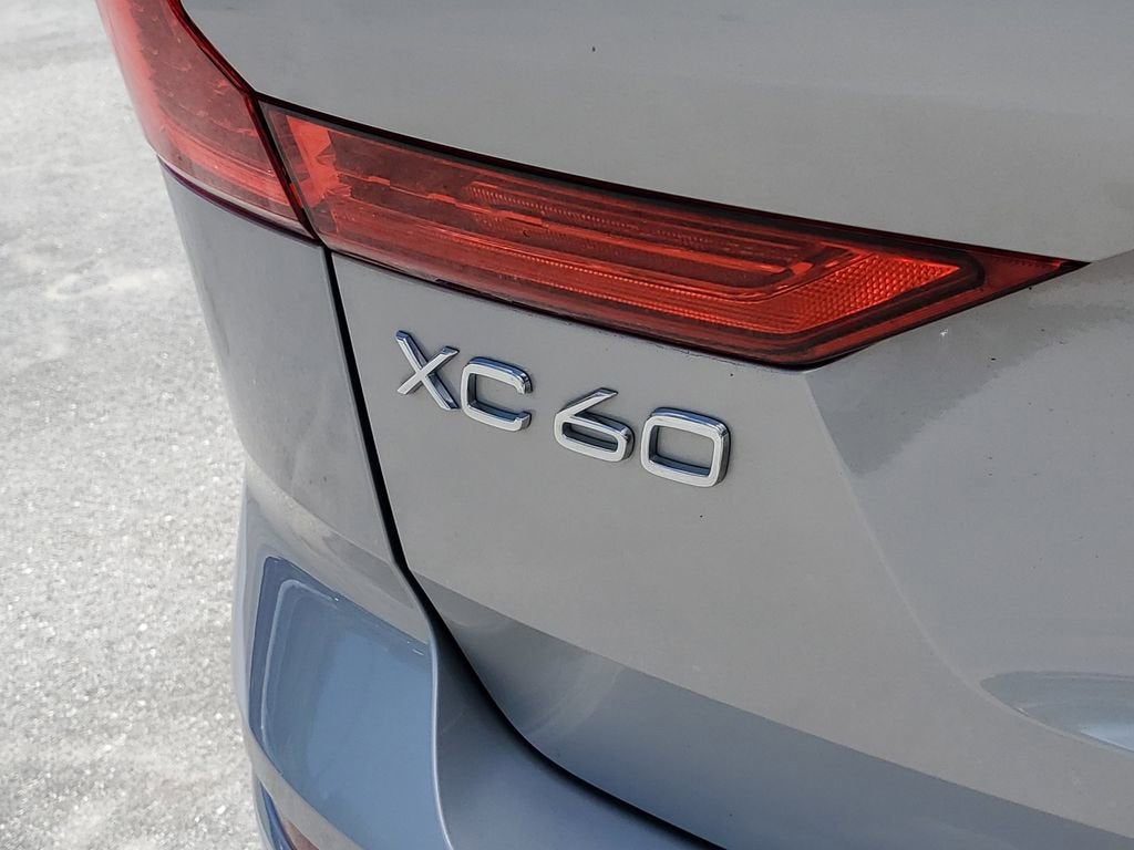 2023 Volvo XC60 Plus Dark Theme