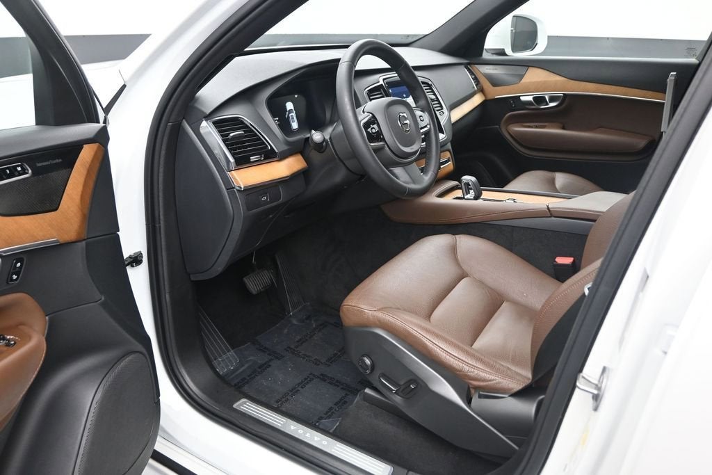 2023 Volvo XC90 B5 Plus