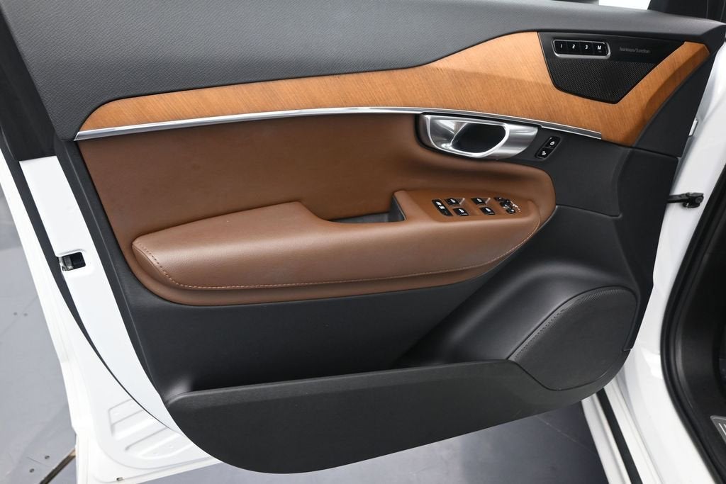 2023 Volvo XC90 B5 Plus