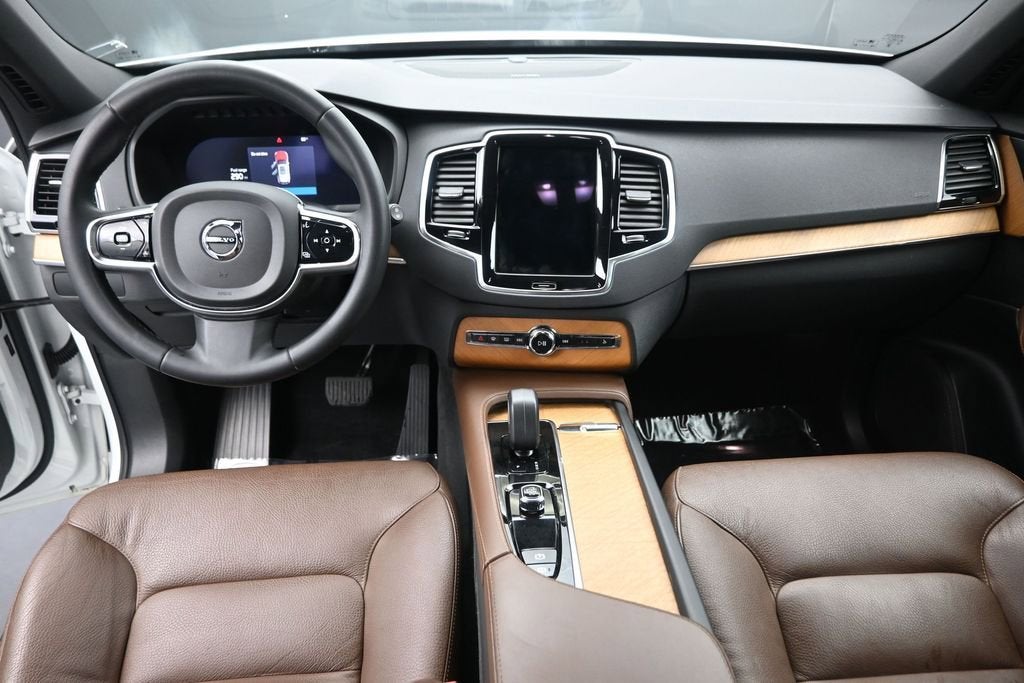 2023 Volvo XC90 B5 Plus