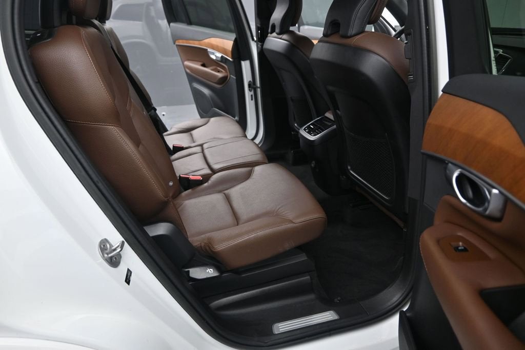 2023 Volvo XC90 B5 Plus