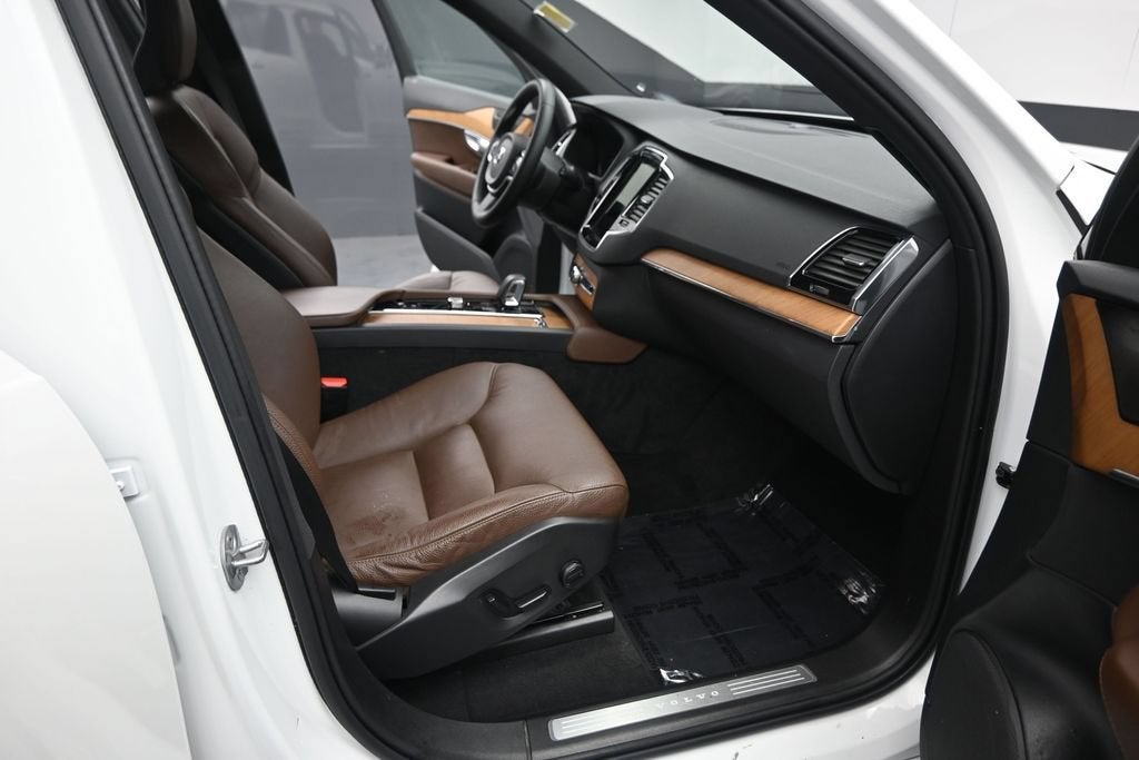 2023 Volvo XC90 B5 Plus