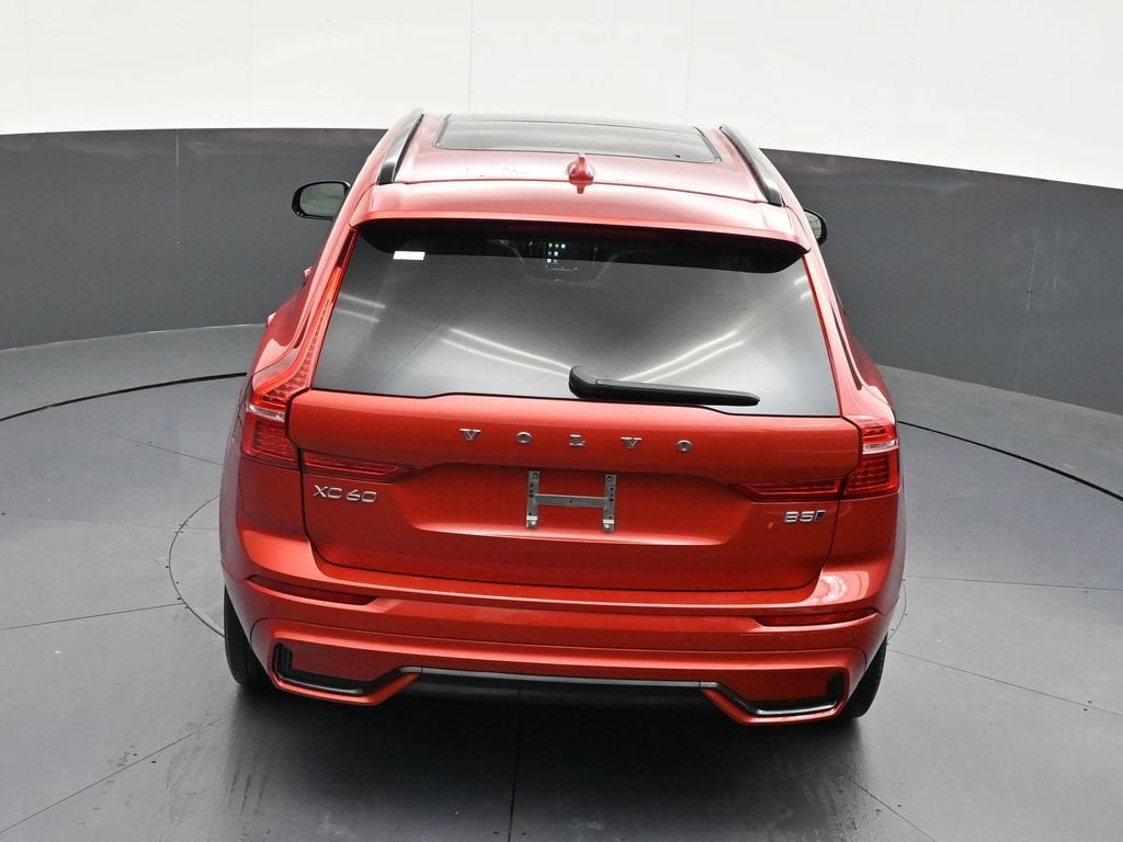 2024 Volvo XC60 Core Dark Theme