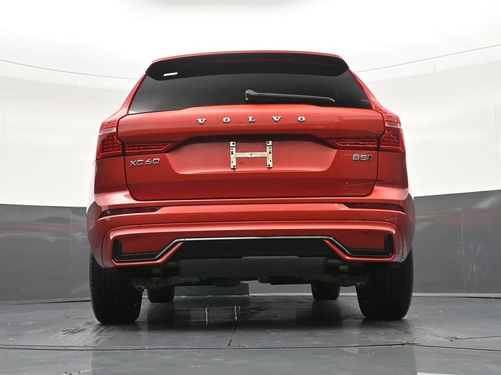 2024 Volvo XC60 Core Dark Theme