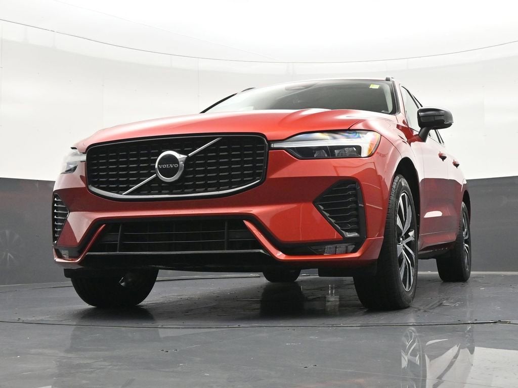 2024 Volvo XC60 Core Dark Theme