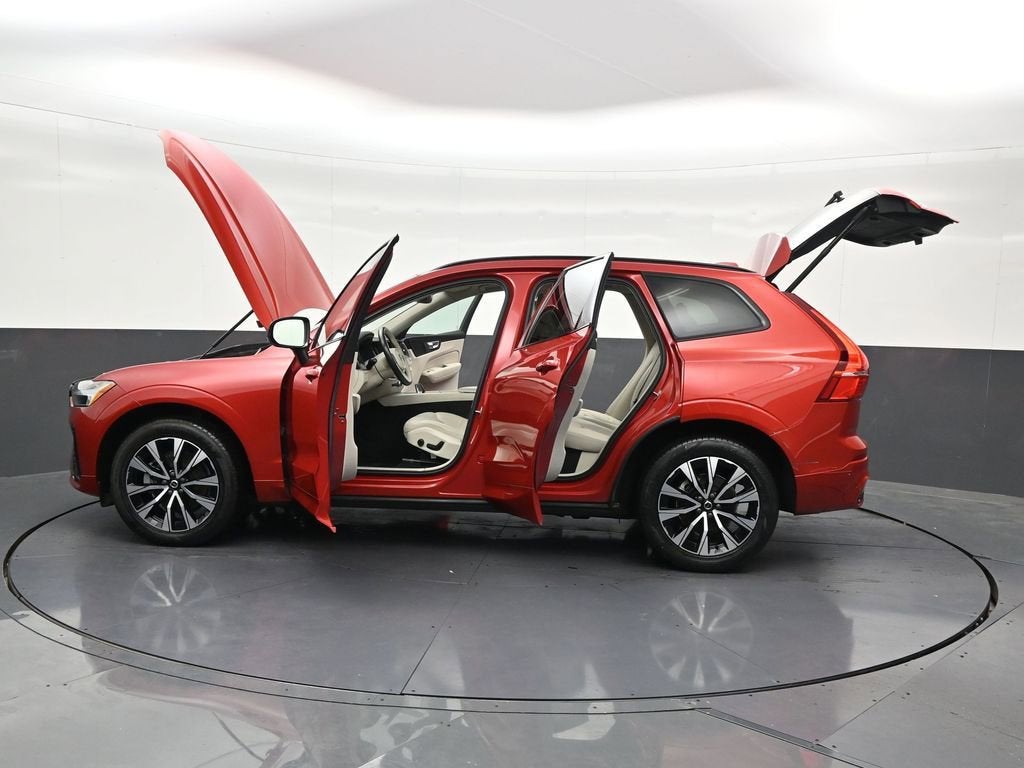2024 Volvo XC60 Core Dark Theme