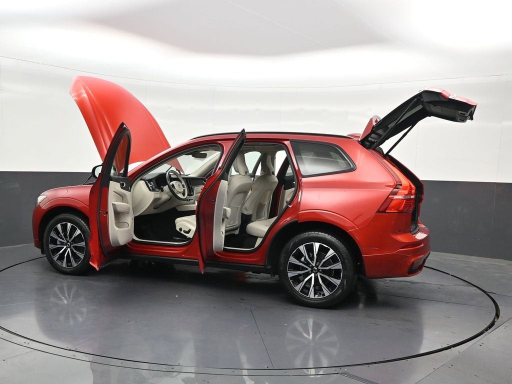 2024 Volvo XC60 Core Dark Theme