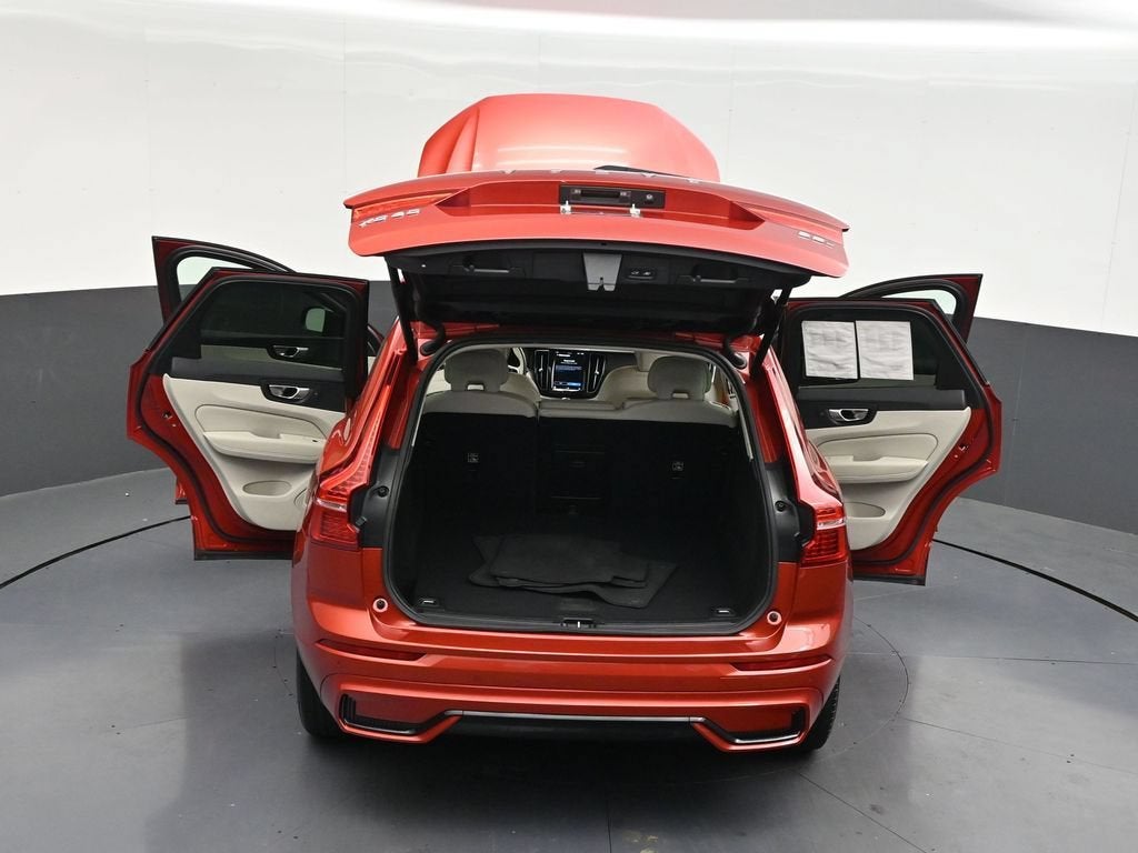 2024 Volvo XC60 B5 Core Dark Theme
