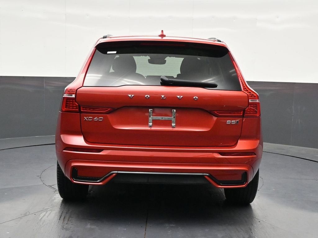 2024 Volvo XC60 Core Dark Theme