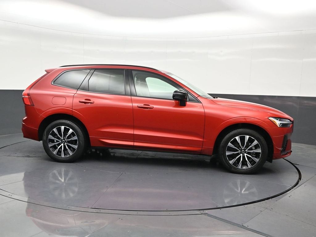 2024 Volvo XC60 Core Dark Theme