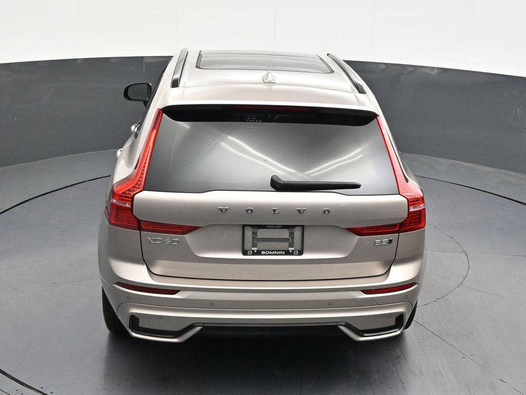 2024 Volvo XC60 Core Dark Theme