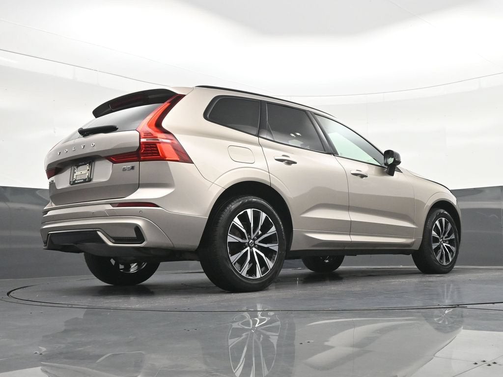 2024 Volvo XC60 Core Dark Theme