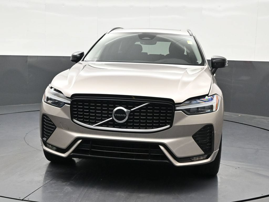 2024 Volvo XC60 Core Dark Theme