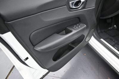 2024 Volvo XC60 Core Dark Theme