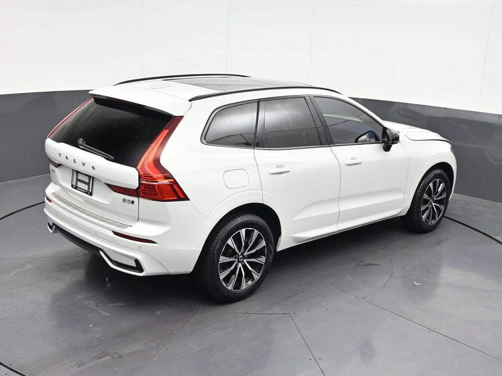 2024 Volvo XC60 Core Dark Theme