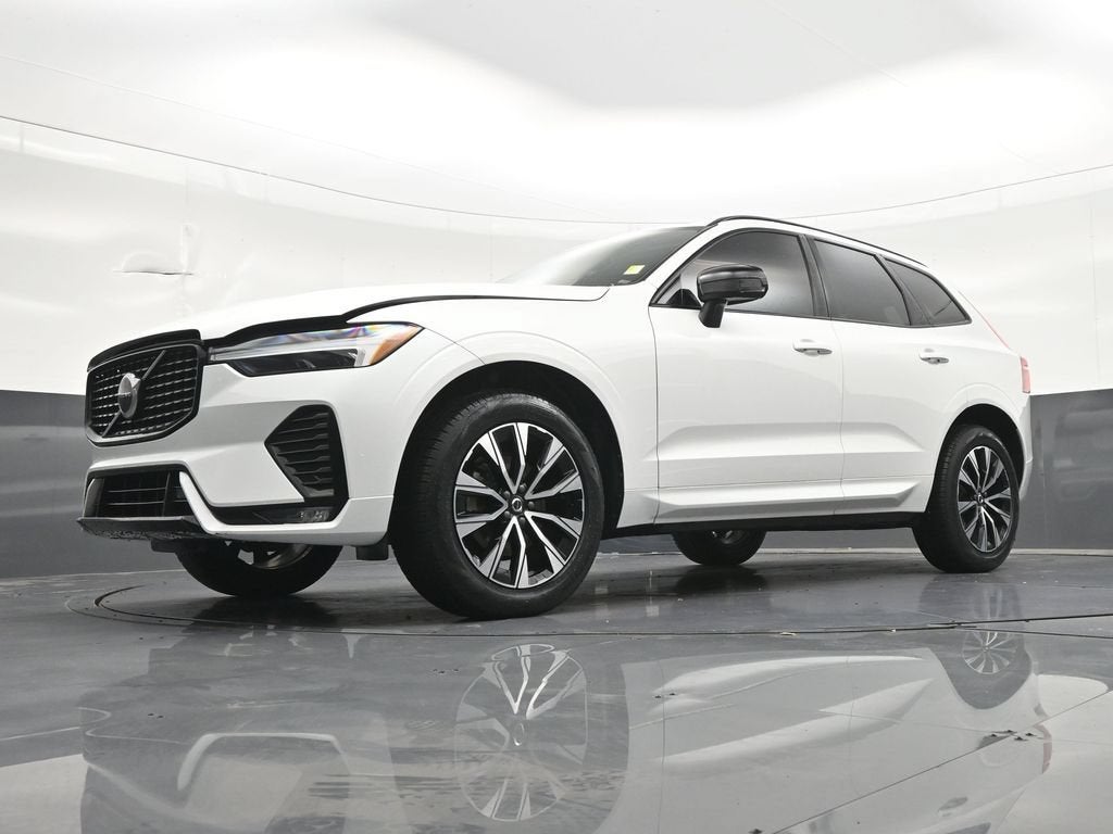 2024 Volvo XC60 Core Dark Theme