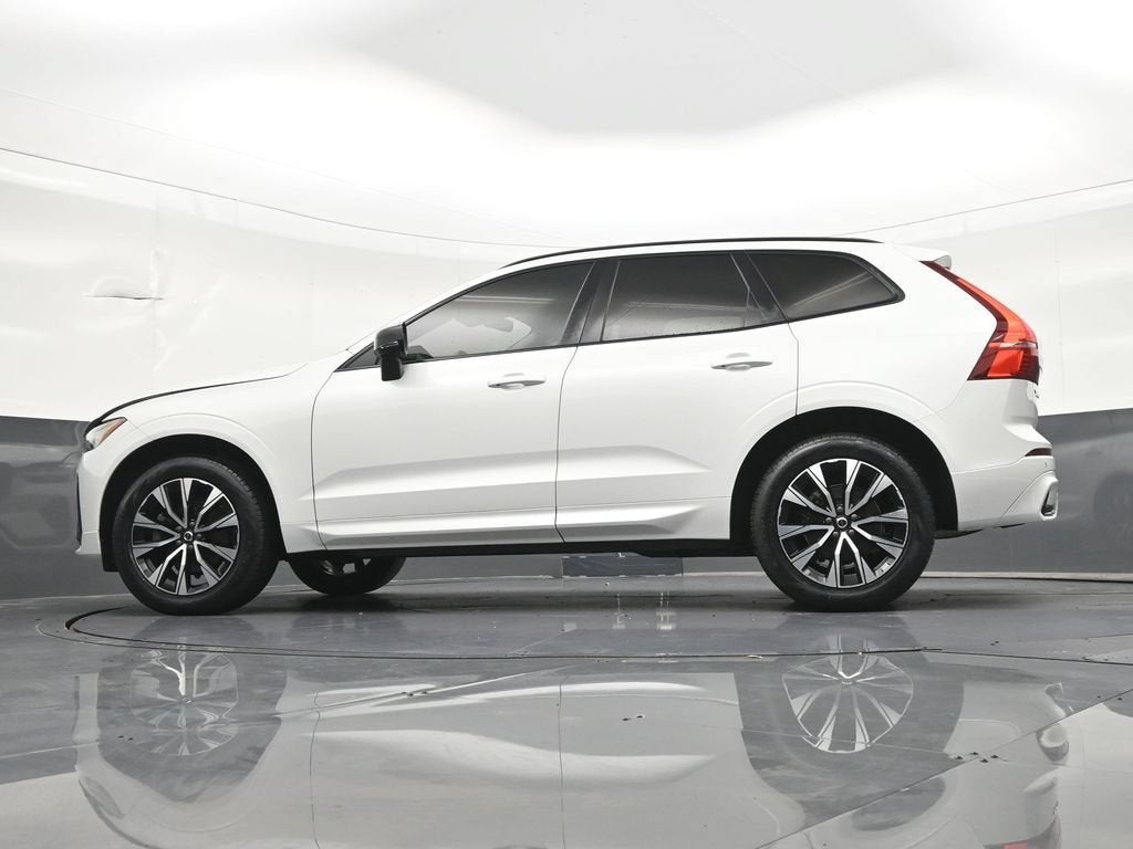 2024 Volvo XC60 Core Dark Theme