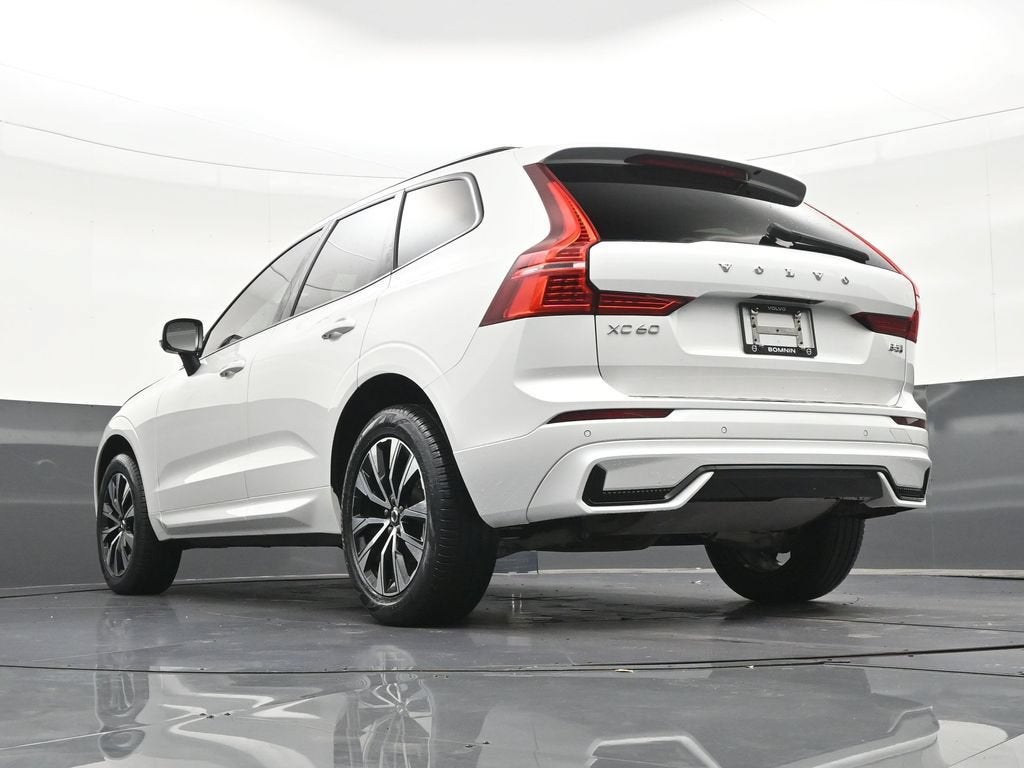 2024 Volvo XC60 Core Dark Theme