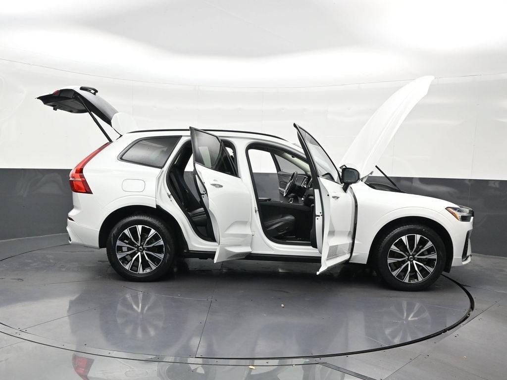 2024 Volvo XC60 Core Dark Theme