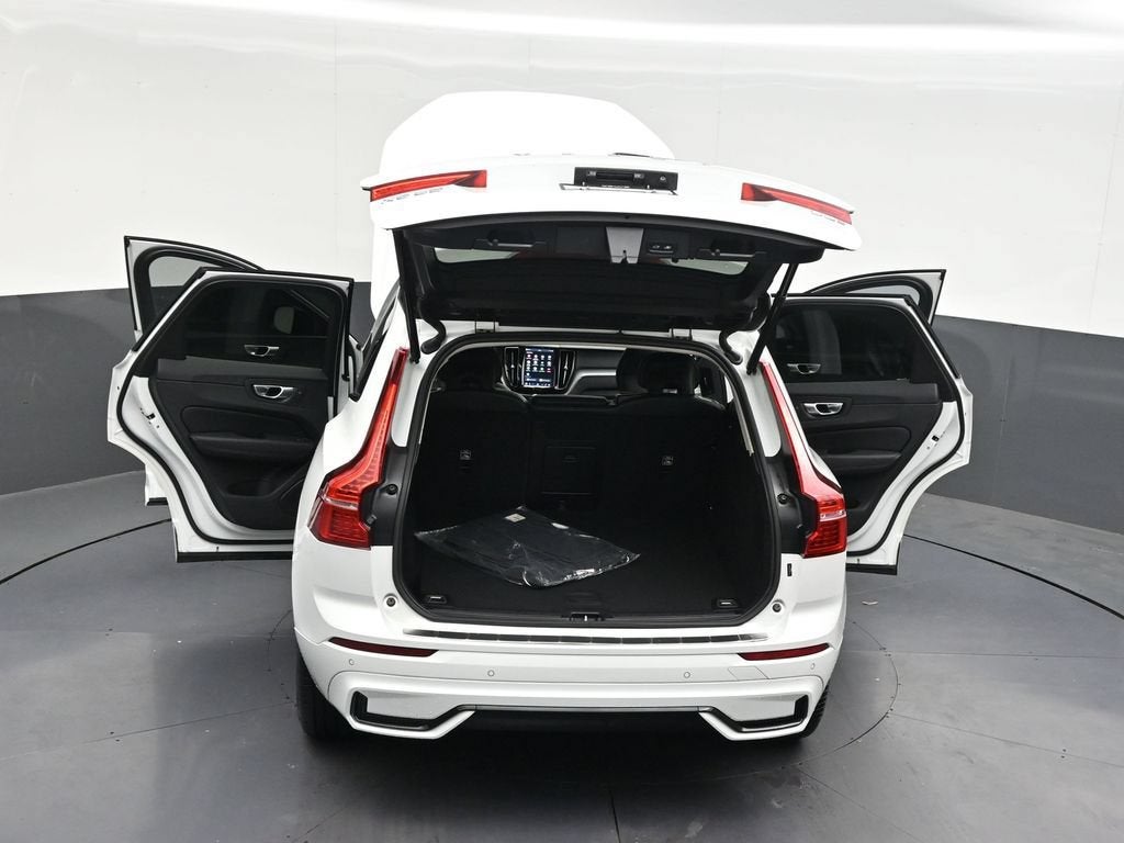 2024 Volvo XC60 Core Dark Theme