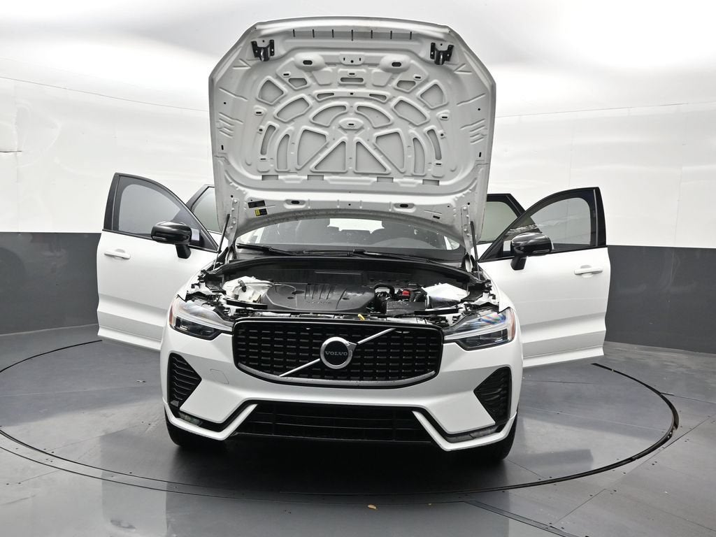2024 Volvo XC60 Core Dark Theme