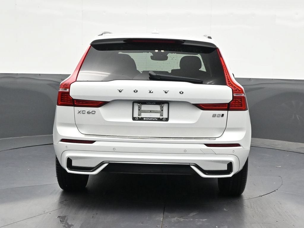 2024 Volvo XC60 Core Dark Theme