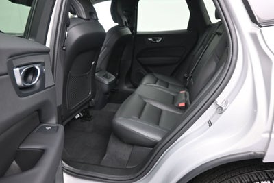 2024 Volvo XC60 B5 Core Dark Theme