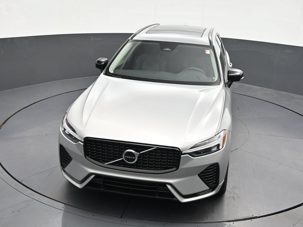 2024 Volvo XC60 B5 Core Dark Theme