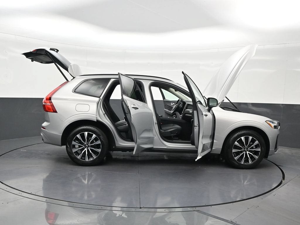 2024 Volvo XC60 B5 Core Dark Theme