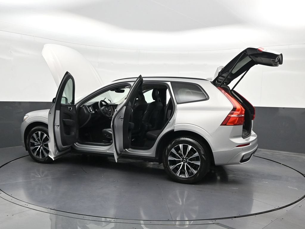 2024 Volvo XC60 B5 Core Dark Theme