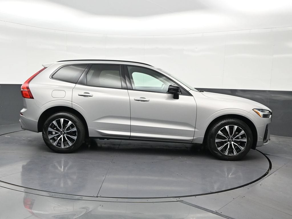 2024 Volvo XC60 B5 Core Dark Theme
