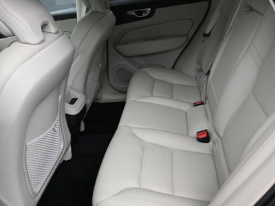2022 Volvo XC60 Momentum