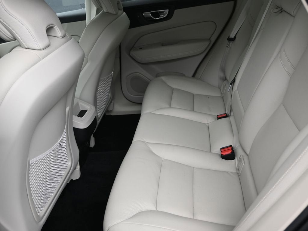 2022 Volvo XC60 Momentum