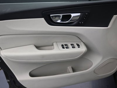 2022 Volvo XC60 Momentum