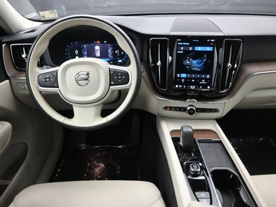 2022 Volvo XC60 Momentum