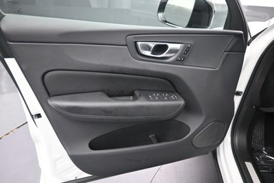 2024 Volvo XC60 B5 Core Dark Theme
