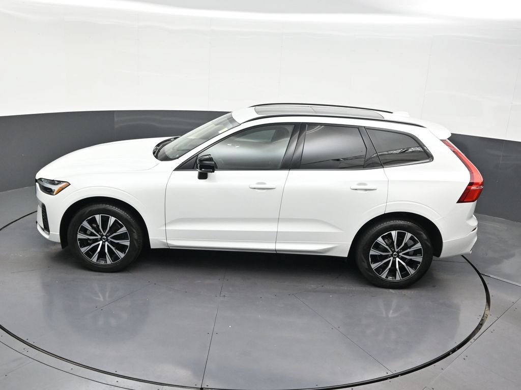 2024 Volvo XC60 B5 Core Dark Theme