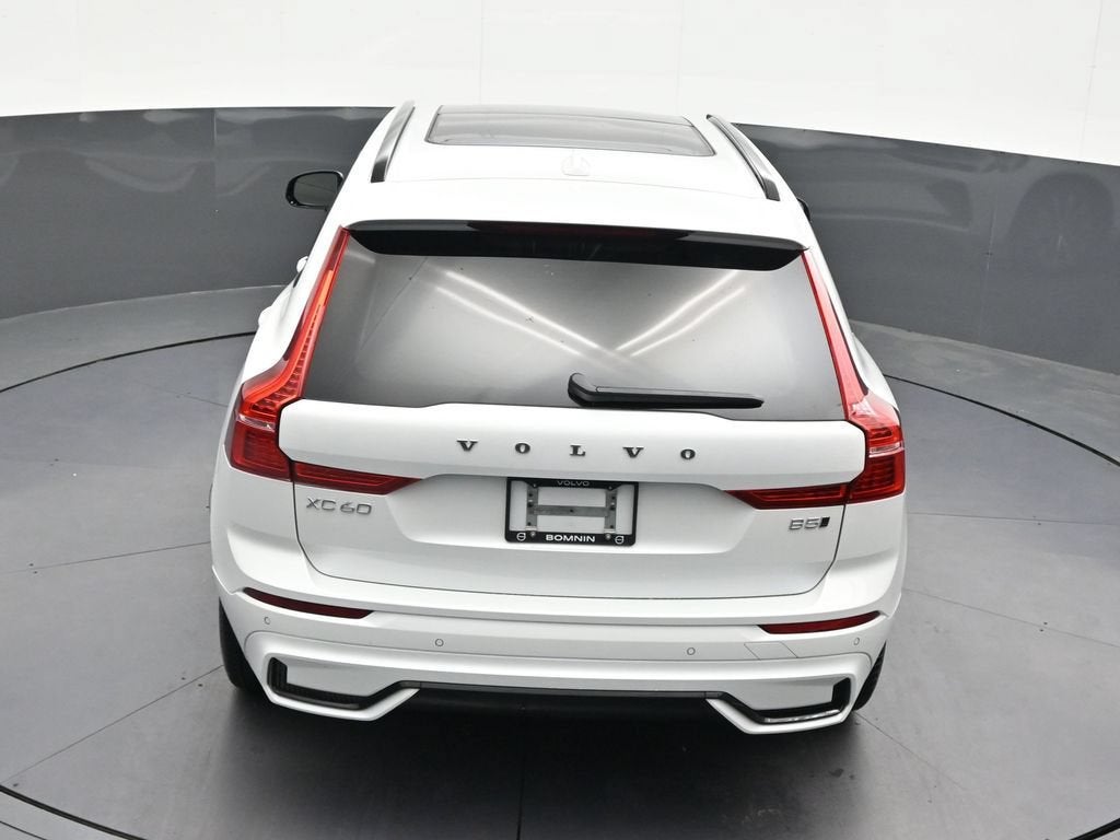 2024 Volvo XC60 B5 Core Dark Theme
