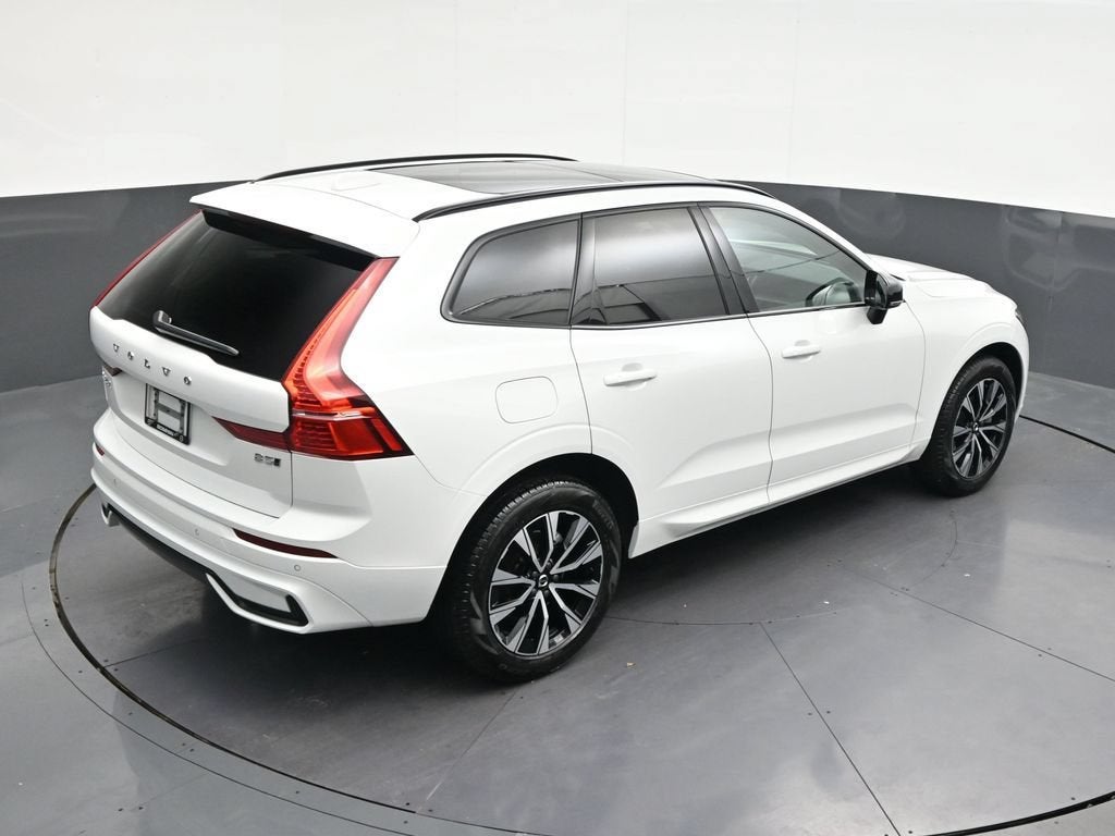 2024 Volvo XC60 B5 Core Dark Theme