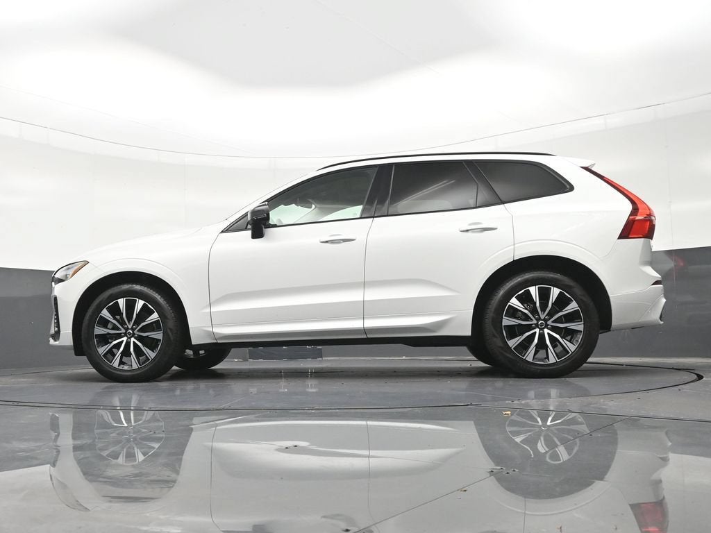 2024 Volvo XC60 B5 Core Dark Theme