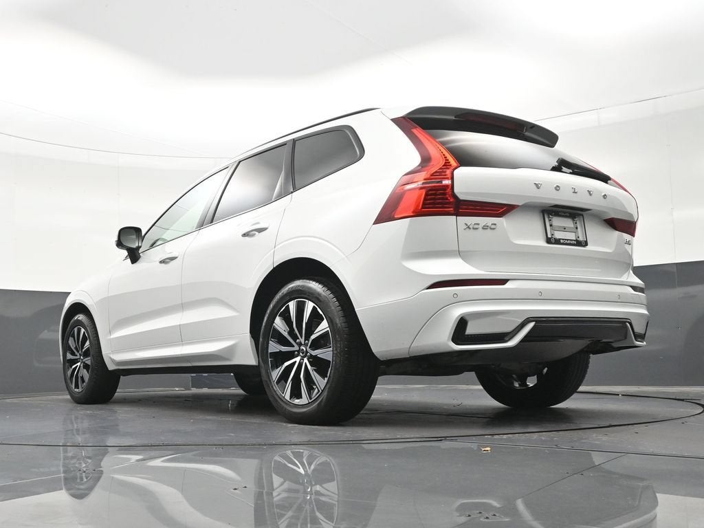 2024 Volvo XC60 B5 Core Dark Theme