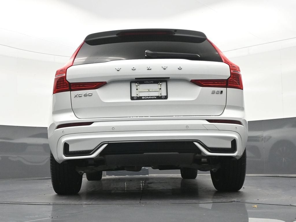 2024 Volvo XC60 B5 Core Dark Theme