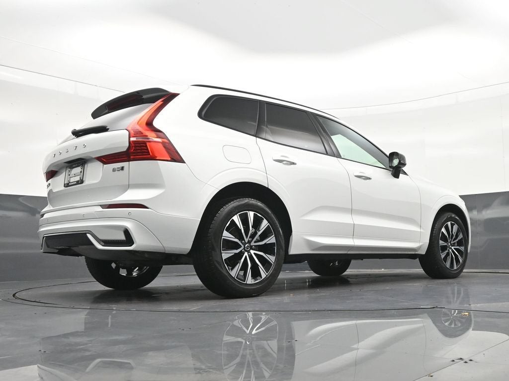 2024 Volvo XC60 B5 Core Dark Theme