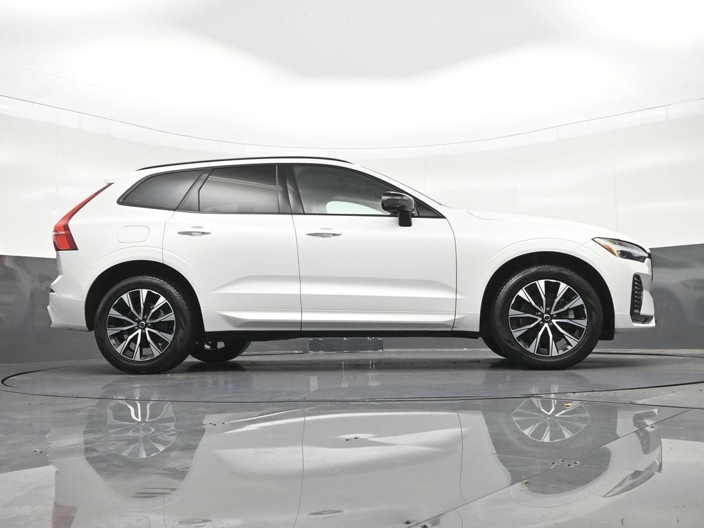 2024 Volvo XC60 B5 Core Dark Theme