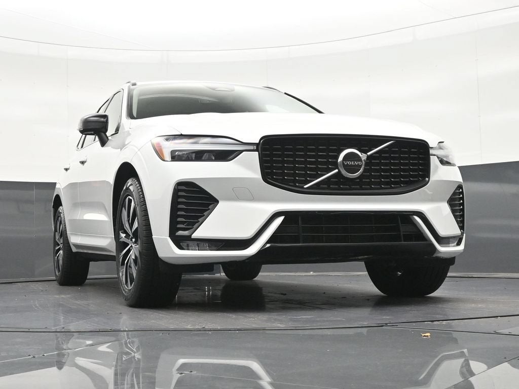 2024 Volvo XC60 B5 Core Dark Theme